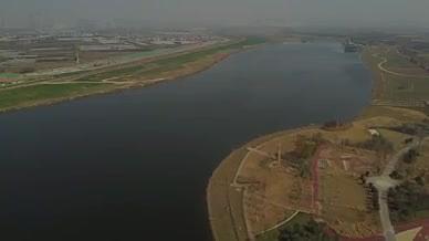 陕西沣河渭河绿水青山春意盎然4k航拍视频的预览图
